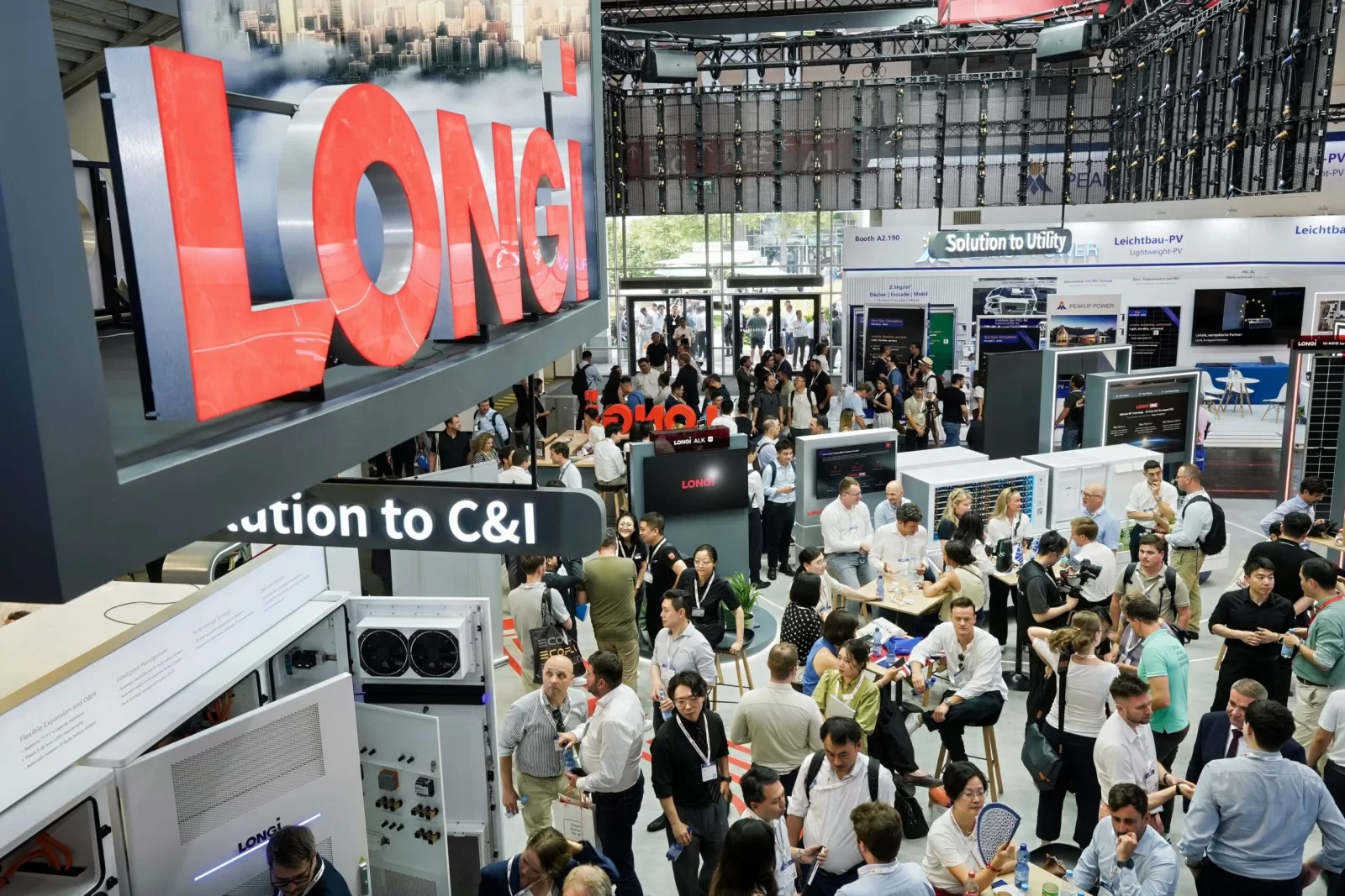 Noi produse, contracte majore și un premiu pentru Hi-MO One Pro la Intersolar 2026
