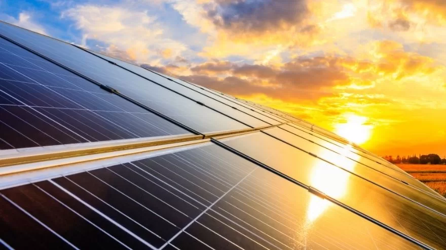 Siguranța la incendiu în instalațiile fotovoltaice: Ce trebuie să știe fiecare instalator?