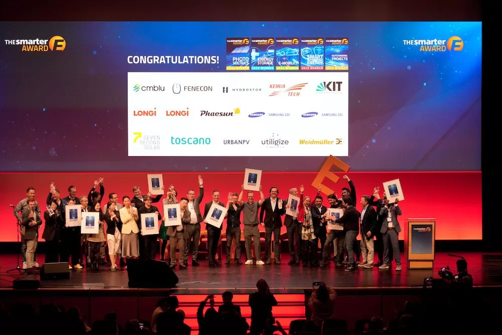 LONGi Solar câștigă premiul Smarter E AWARD 2025 la categoria fotovoltaică pentru modulul Hi-MO X10