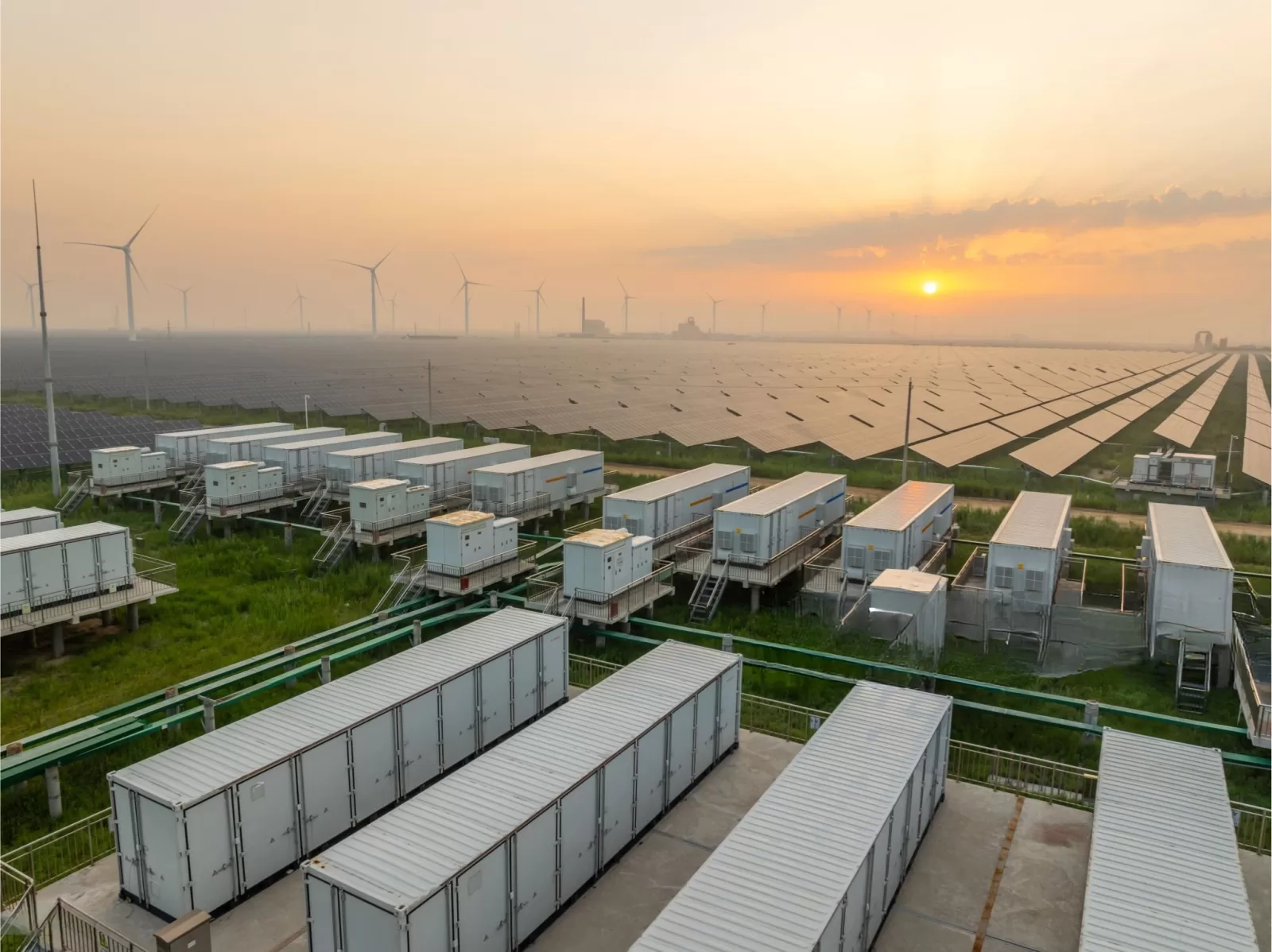 Stocarea și managementul energiei: Soluții inteligente de la Solargroup