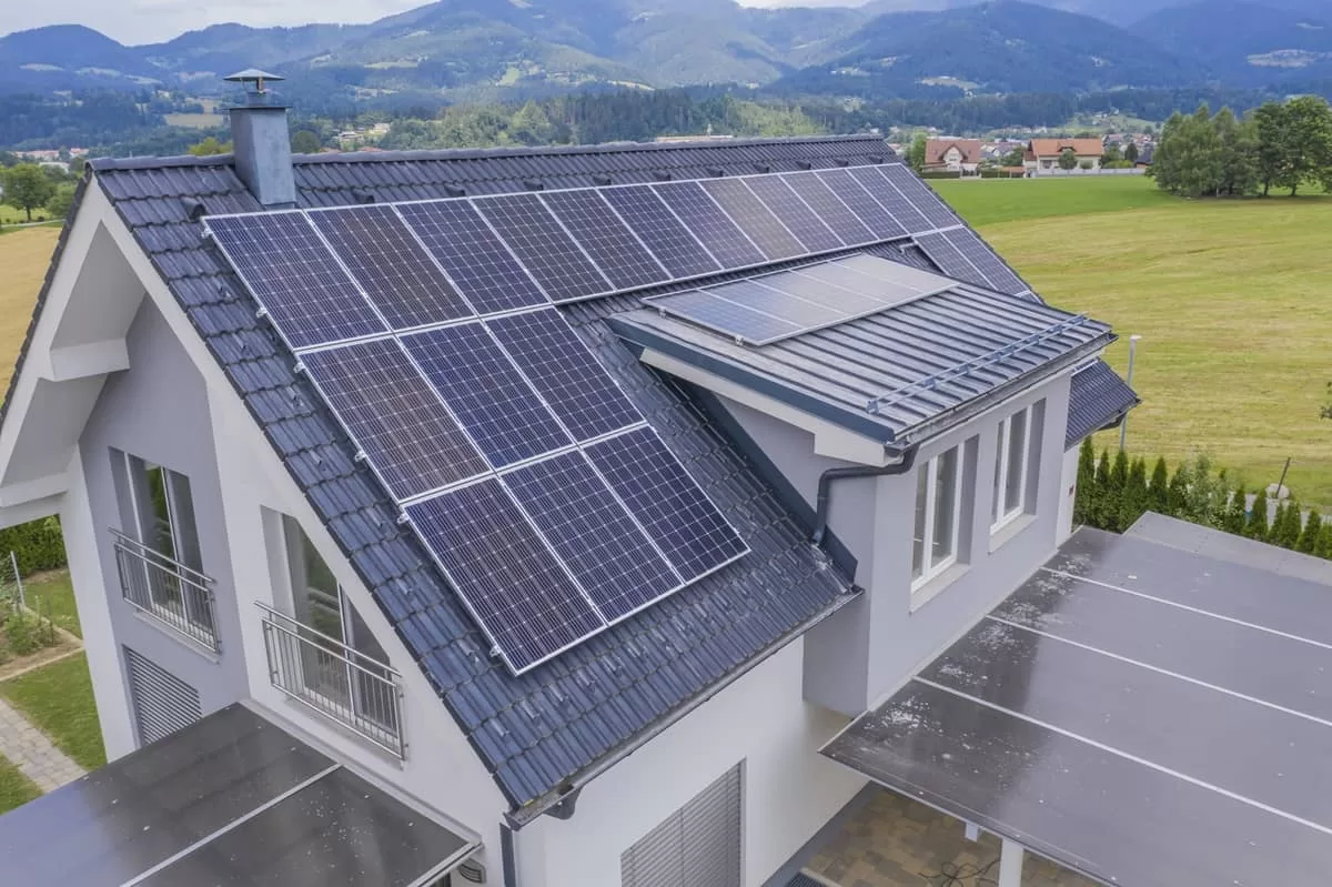 Afaceri cu panouri solare – ce presupune lansarea unui business in domeniul energiei regenerabile