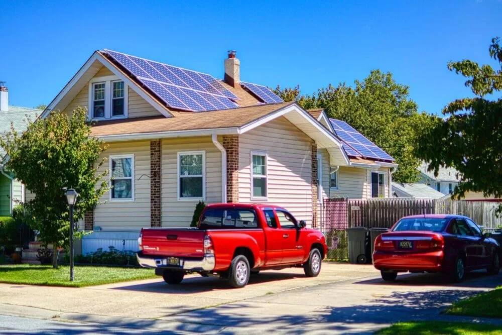 Panouri fotovoltaice monocristaline vs. policristaline – asemanari, diferente si alte particularitati