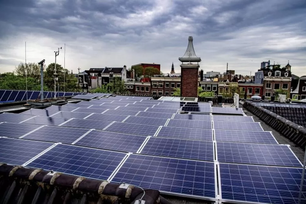 UE vrea mandat fotovoltaic de acoperiș pentru clădiri publice, comerciale până în 2027, rezidențiale până în 2029